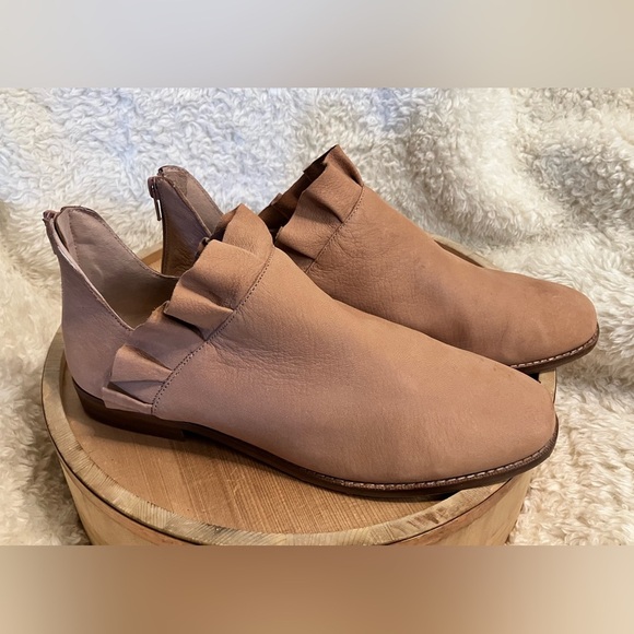 Sole Society Tan Ankle Booties Boots Ruffled Leather Heel Zipper Sz 11M - Picture 1 of 11